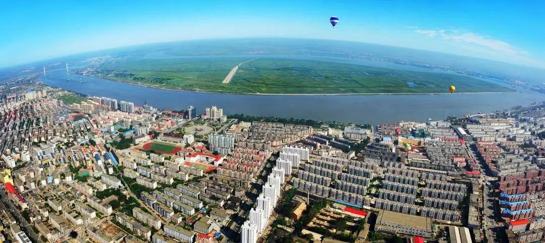 鸟瞰活力迸发的营口市.