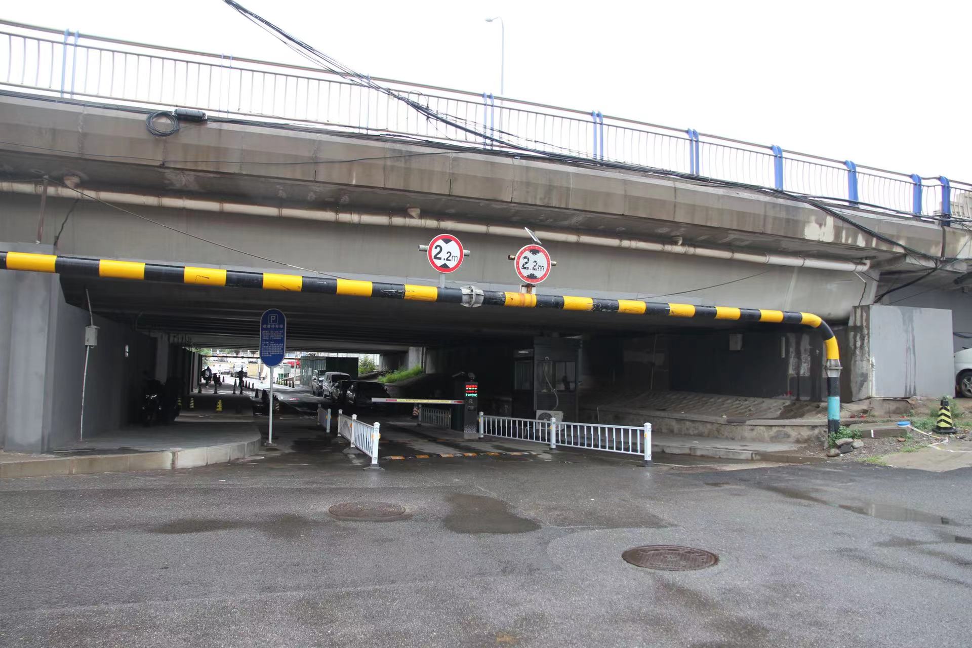 桥下空间二次利用,石景山这个地区再添百余停车位_新浪财经_新浪网