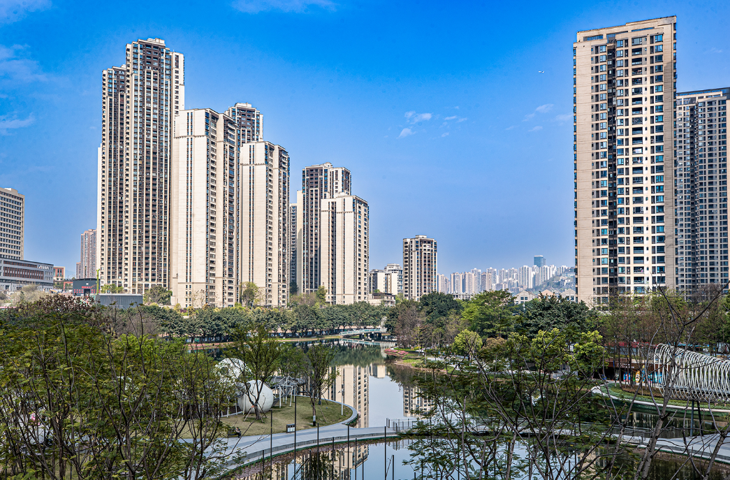 位于渝中区的企业天地.何超 摄