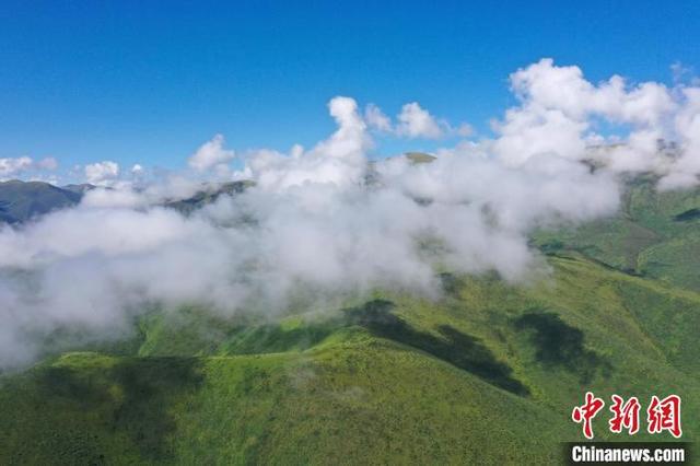 航拍青海果洛班玛县山间云雾缭绕|航拍_新浪财经_新浪网