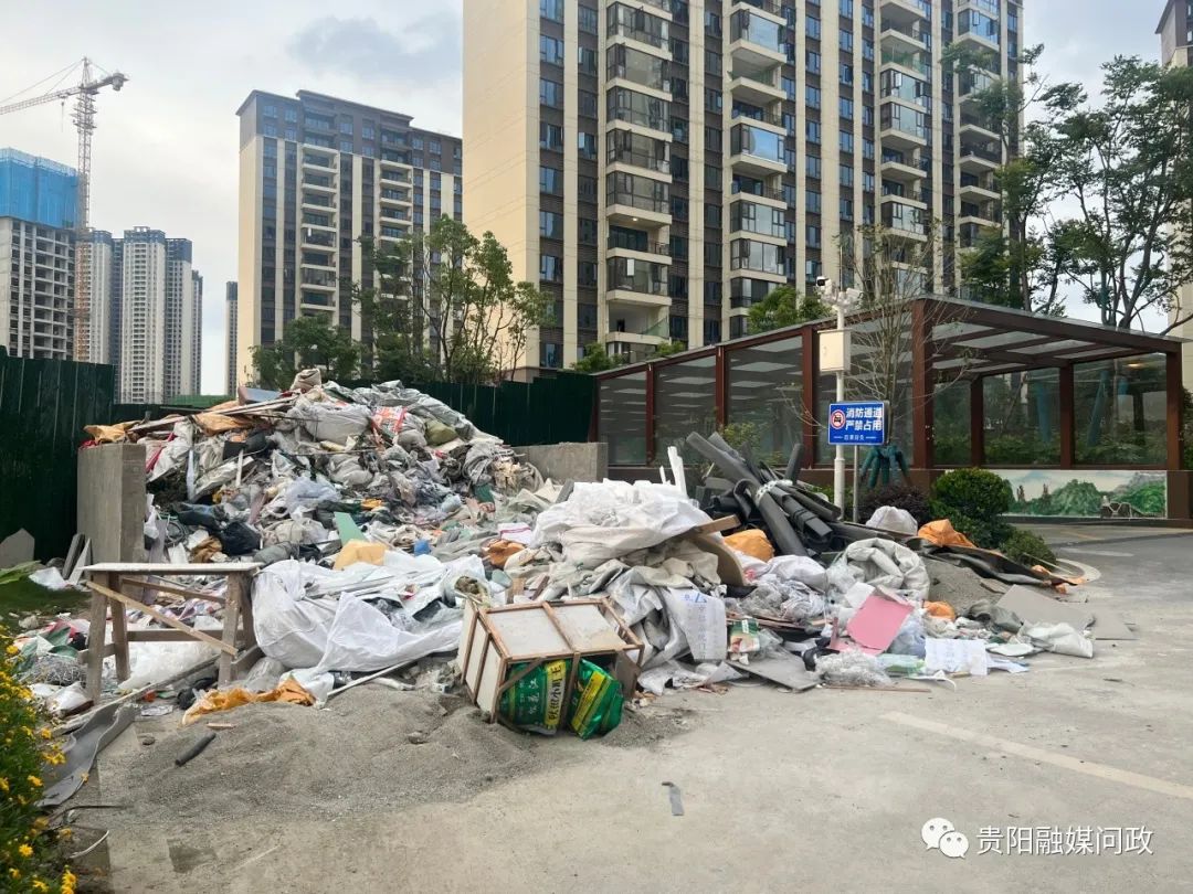 小区建筑垃圾"爆满",引业主不满!部门督促协调:垃圾池迁移 | 融媒问政