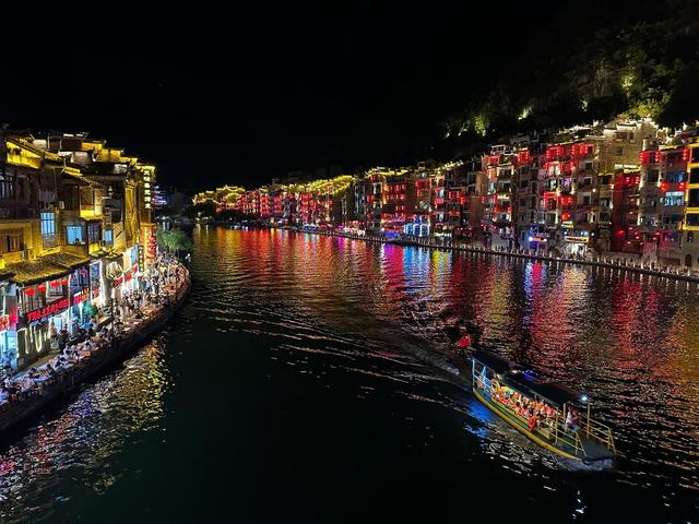 7月13日,镇远古城夜景.新华社记者王明玉 摄