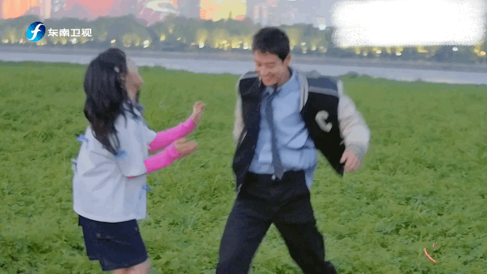 吴宇恒是跟自己的鞋子过不去吗?|快乐的大人|大人_新浪新闻
