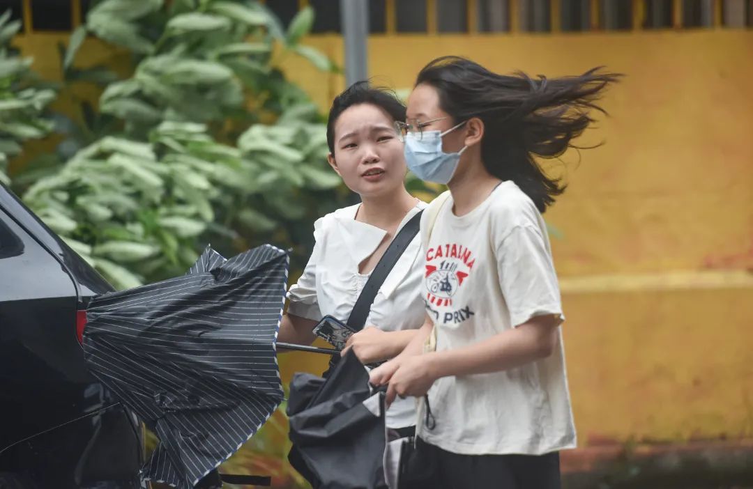 "上班雨"嚟紧!广州多区发布暴雨预警|暴雨预警_新浪财经_新浪网