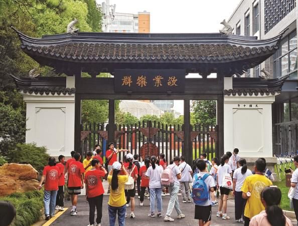 参观百年学府 感受校园文化|复旦大学_新浪财经_新浪网