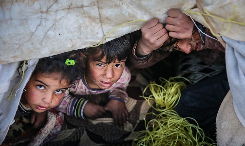 也门萨那,由于过去两个月的严寒,难民营有7名儿童死亡