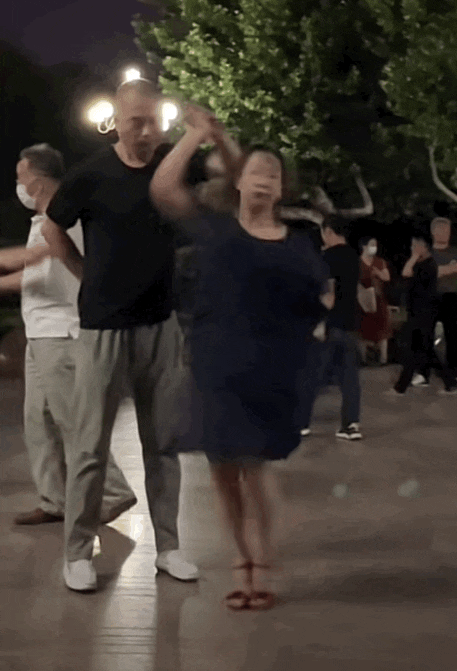 看不上“gai溜子”却热衷citywalk?怎么改个洋名就要收费258啊…
