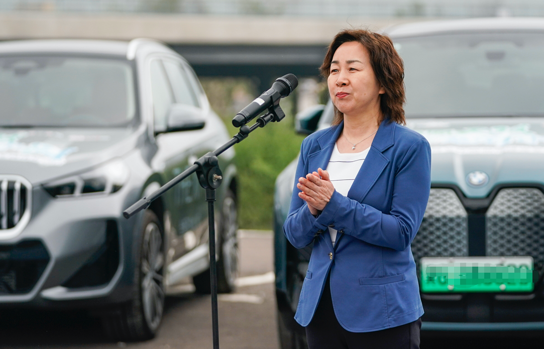 张家口市委讲师团主任,市文明办主任,市委宣传部副部长张晓燕宣布活动