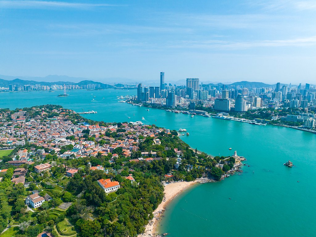 2023年5月1日,厦门鼓浪屿与鹭江道.视觉中国 资料图