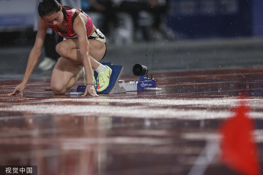 莫家蝶准备起跑.