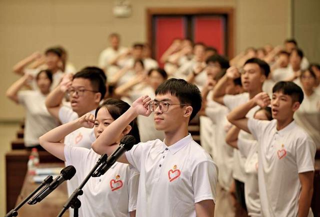 2023年度广东大学生志愿服务西部计划志愿者宣誓.团广东省委供图