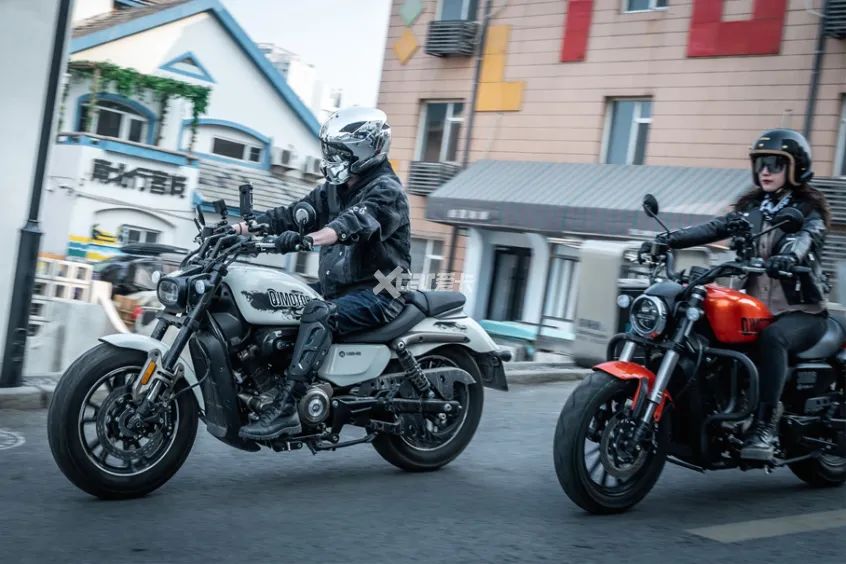 qjmotor闪系列是最受年轻人喜爱的巡航车之一,在摩托市场中也是绝对的