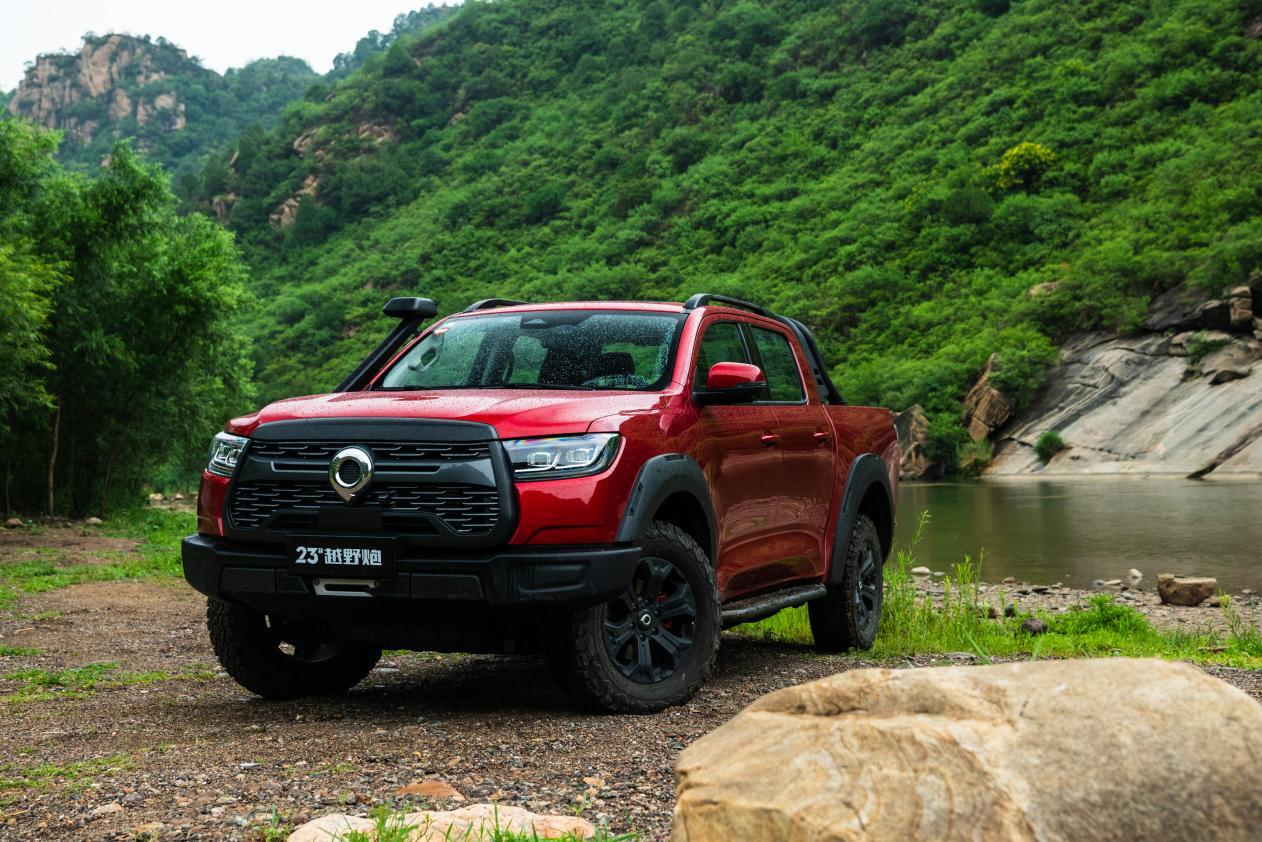 试驾长城越野炮20t8at内饰不输家用车越野性能很硬核