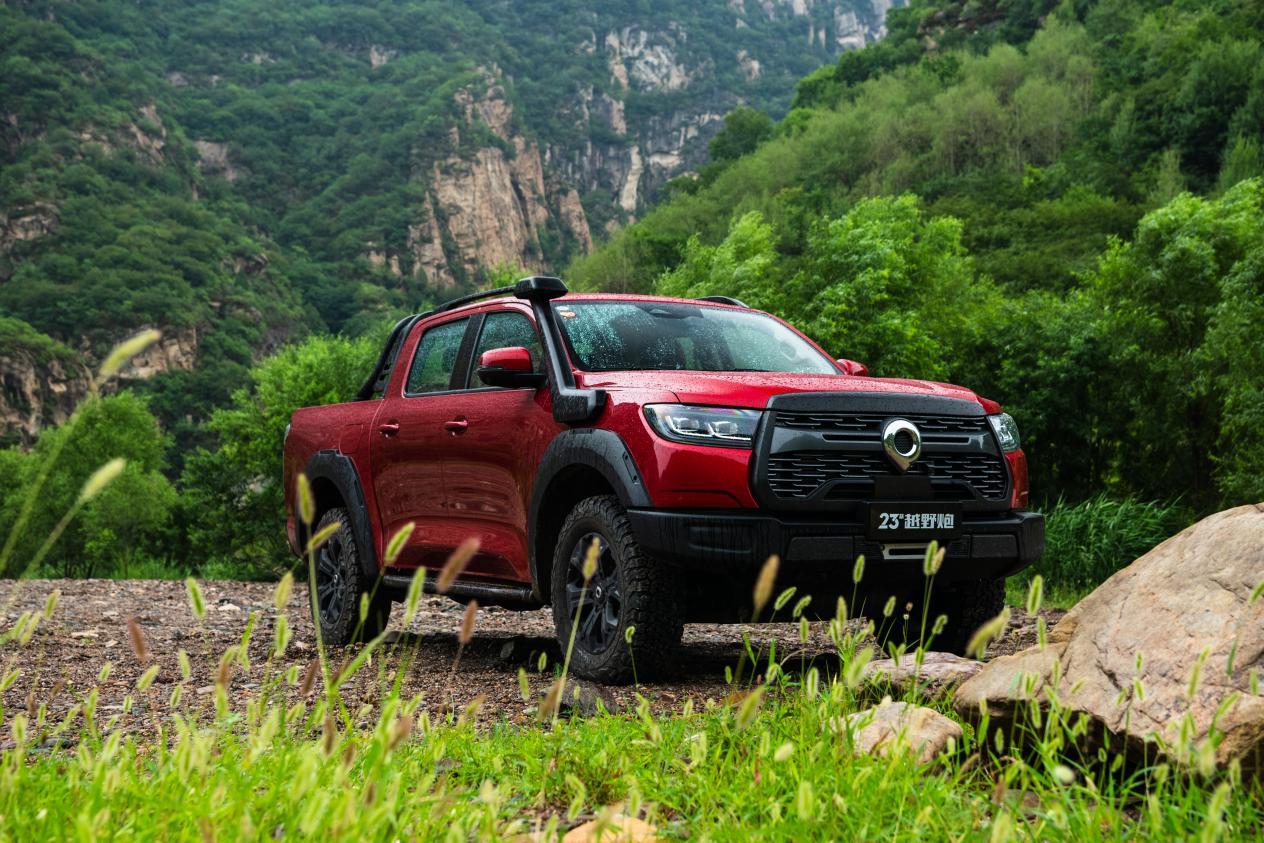 试驾长城越野炮20t8at内饰不输家用车越野性能很硬核