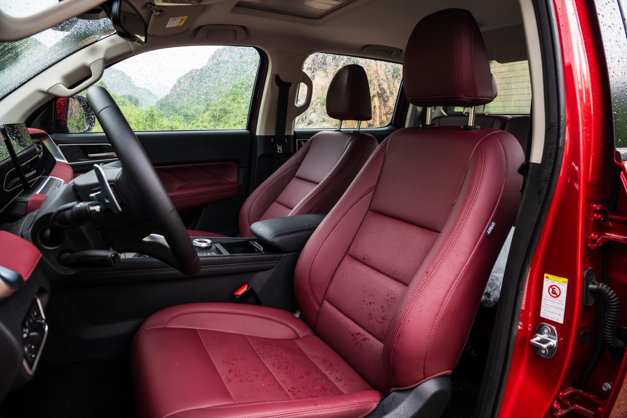 试驾长城越野炮20t8at内饰不输家用车越野性能很硬核