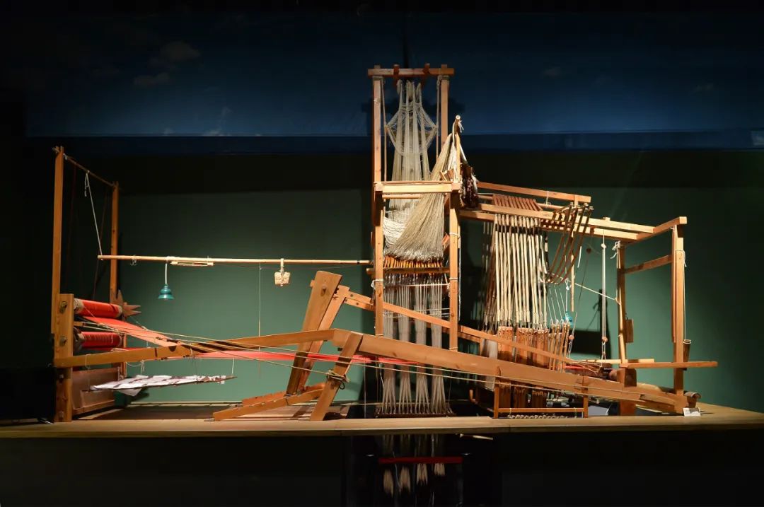 能"拼图",会"变色"!成都大运会🥇🥈🥉绶带也太美了|蜀锦_新浪财