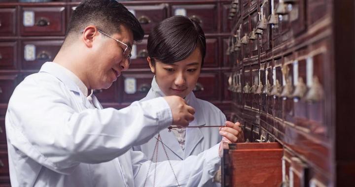 中医学徒,是怎样的一种模式呢?|脉诊|师傅|理论|传承|师徒_新浪新闻