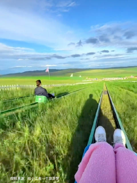 在内蒙古滑草是一种怎样的体验 我以为的滑草vs实际上的滑草|内蒙古_新浪新闻