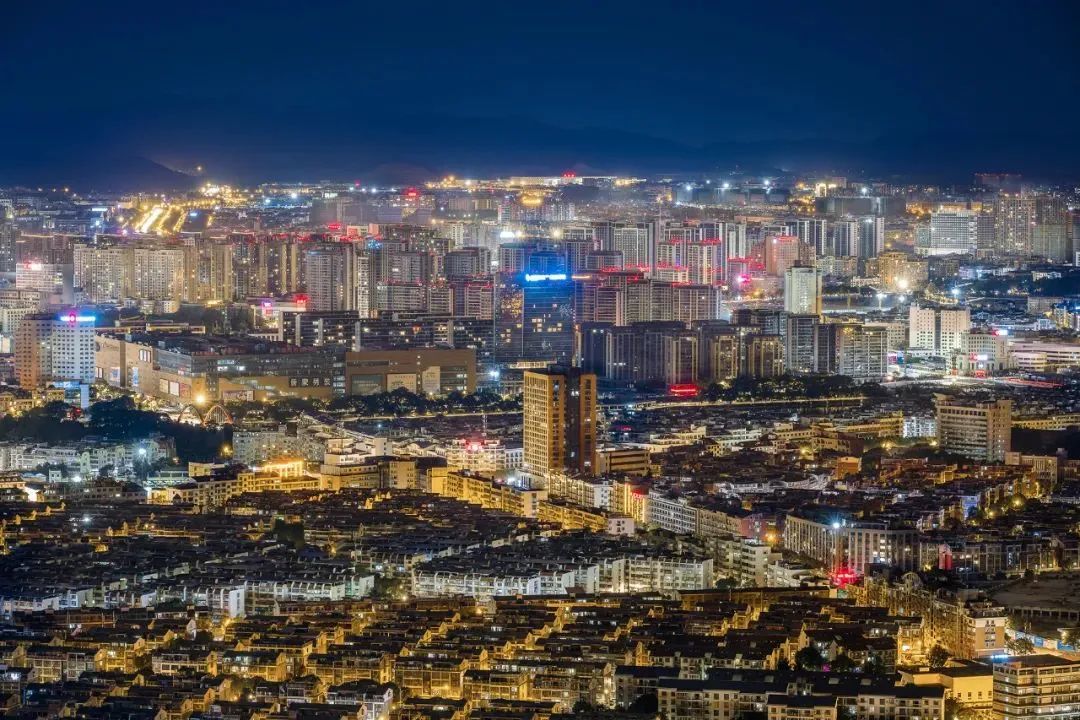 2021年，浙江义乌市城镇居民人均可支配收入超过86628元，继续领跑400样本县(市) 图源：图虫创意