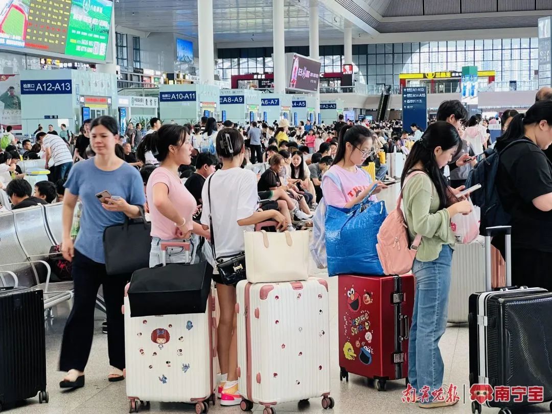 南宁东站候车大厅