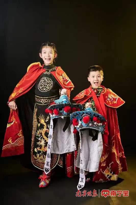 变脸艺术传人王道正点拨广西戏曲新人|川剧_新浪财经_新浪网