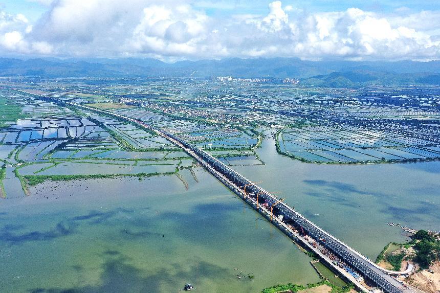 深汕西高速改扩建长沙湾跨海特大桥左幅主墩全部完工|高速_新浪财经