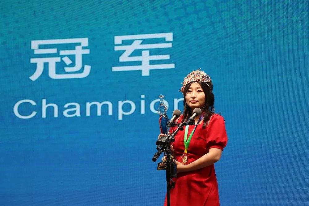 谢军和侯逸凡之后女子个人世界冠军桂冠上海棋手居文君连续第四次摘得