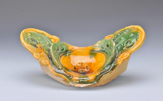 三彩钱纹蝴蝶形枕·清 南越王博物院