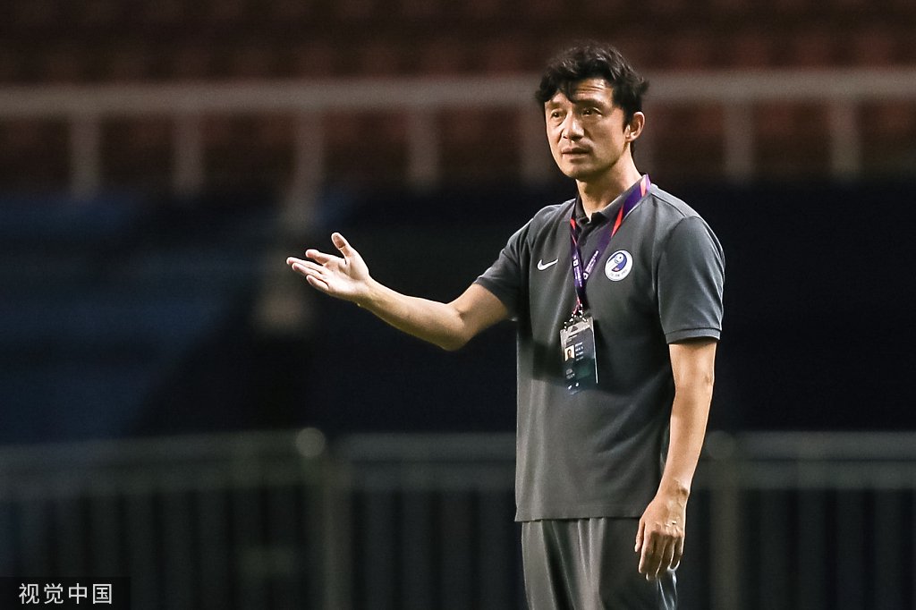 大连人主帅谢晖.