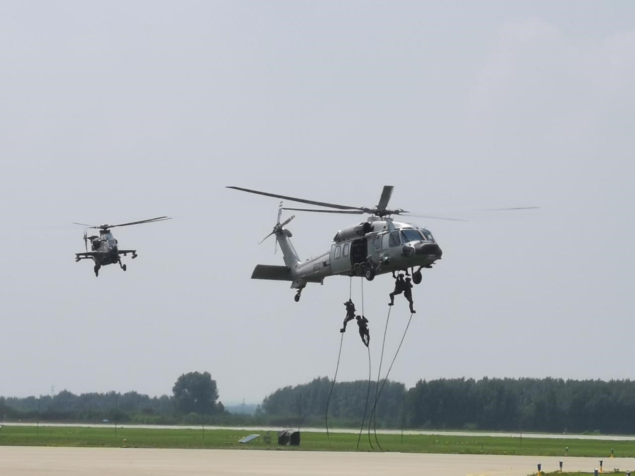 直-20首秀空军航空开放活动,空降兵的空中"多面手"