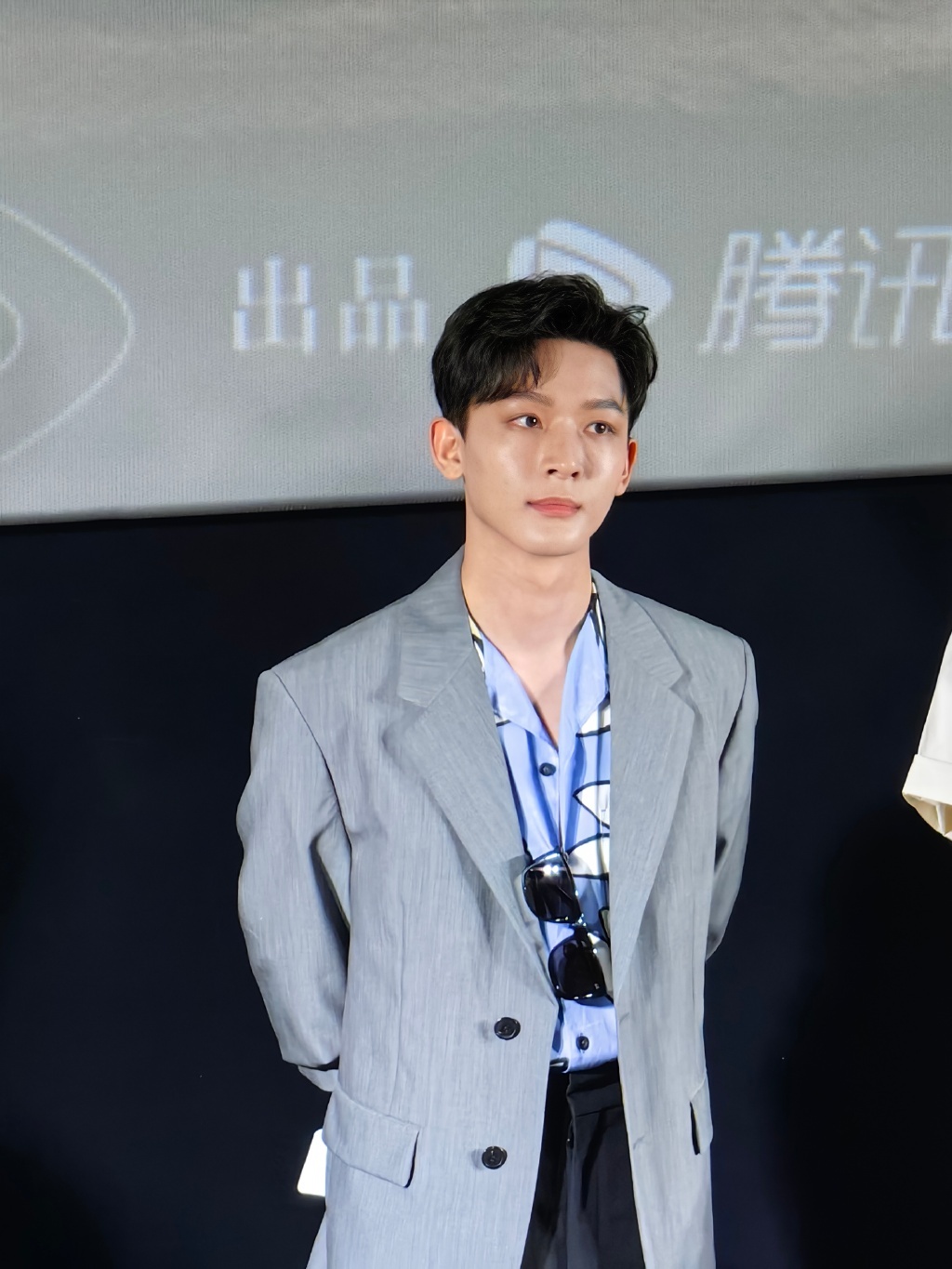 《长相思》见面会张晚意的内搭!谁教张晚意这么穿的!|长相思|内搭|见面会_新浪新闻