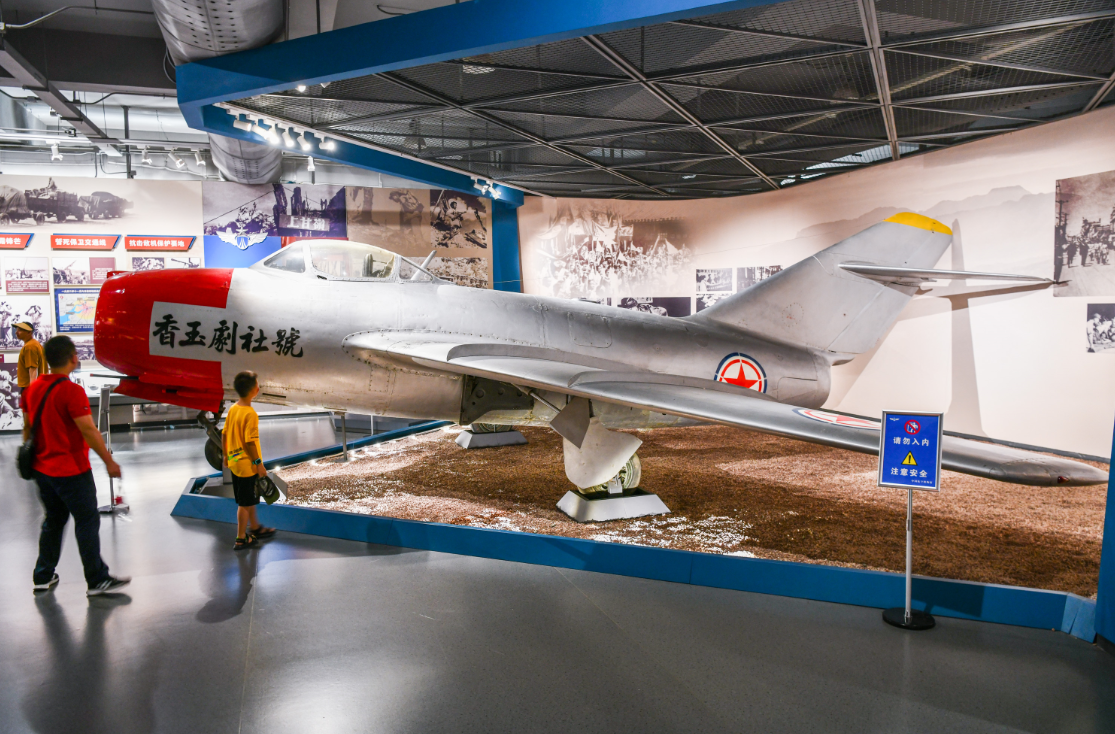 与"京西矿工号"同批捐献的"香玉剧社号"战斗机