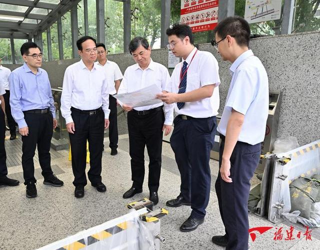 福建省委书记周祖翼在福州市检查防汛防台风工作
