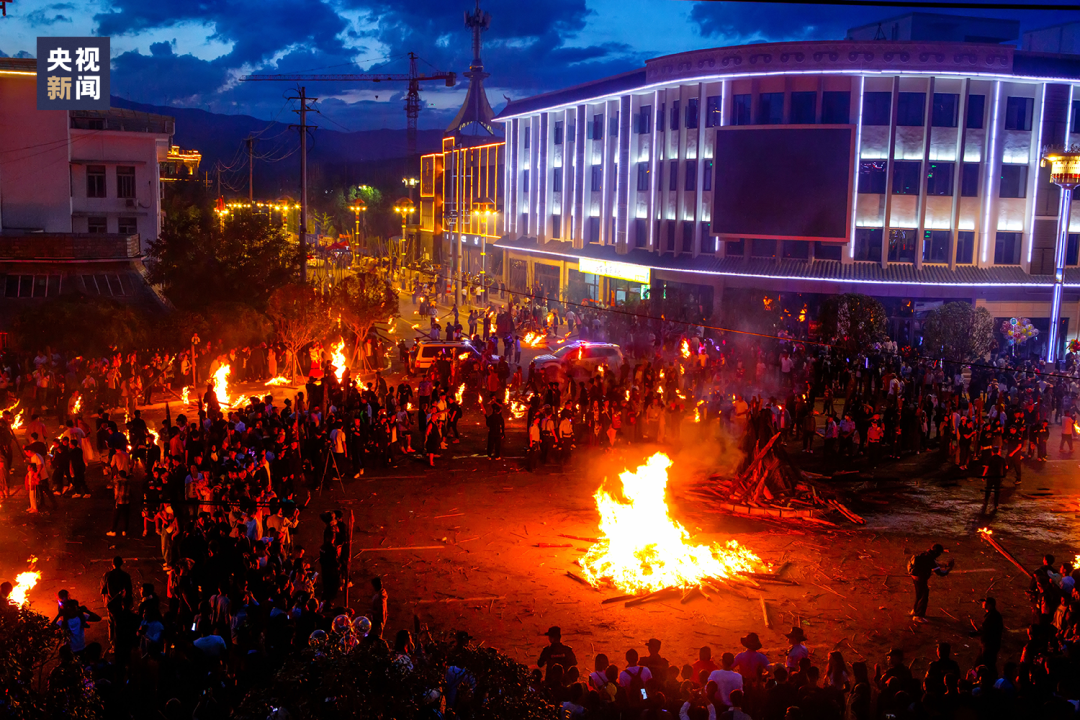 △从7月20日至8月30日,凉山彝族火把节,历时40余天,遍及凉山州17个县(市),火热等你来!
