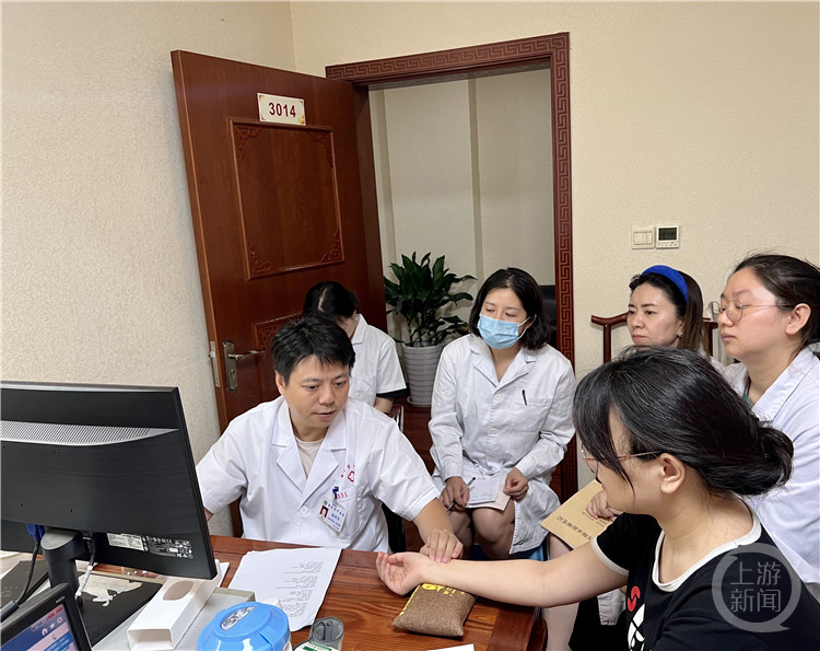 重庆多家医院夜间门诊上线,看病不用再请假|门诊_新浪财经_新浪网