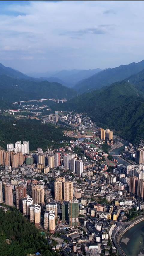 城口县有国家级园林城市之美称,四周高山怀抱,植被繁茂……_新浪新闻