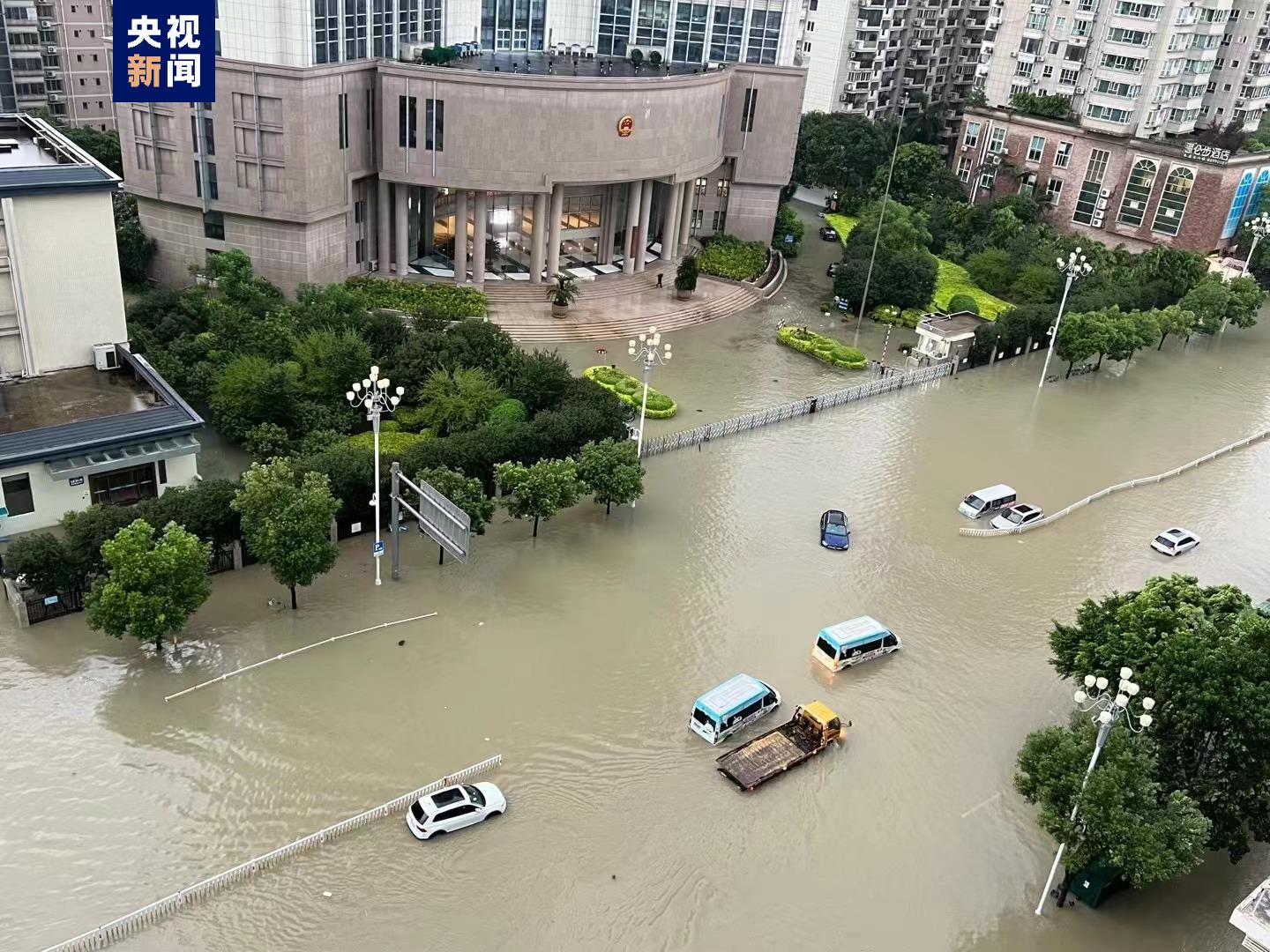 福建福州:暴雨红色预警,市民"非必要人不外出"|福建省_新浪财经_新浪