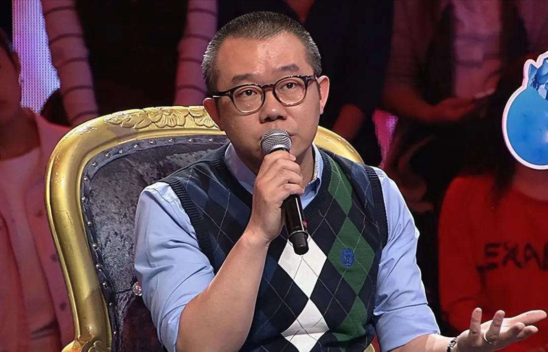 视频截图公开资料显示,涂磊1977年出生,曾先后在浙江钱江频道电视新闻