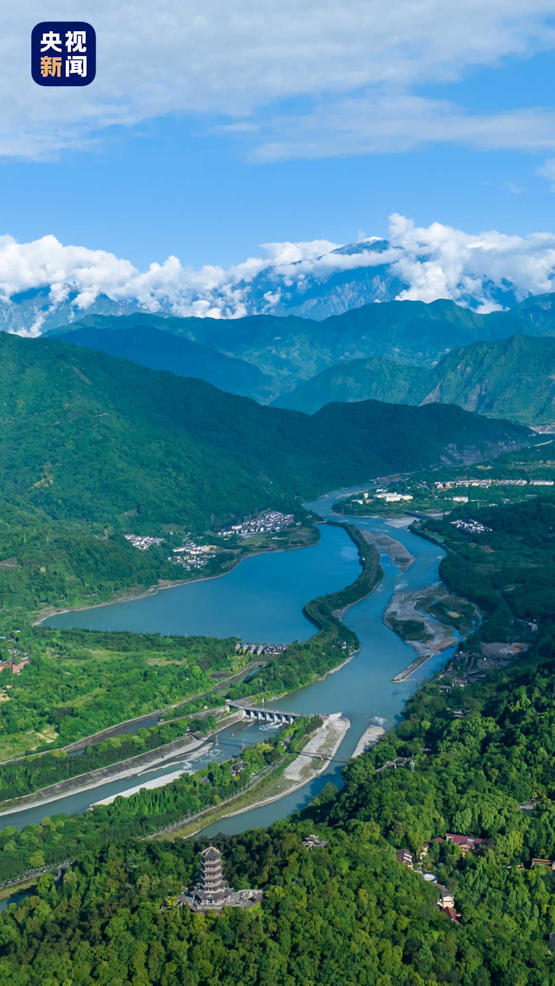 岷江水经过宝瓶口进入成都平原后,被分成了若干河流,润泽了成都平原