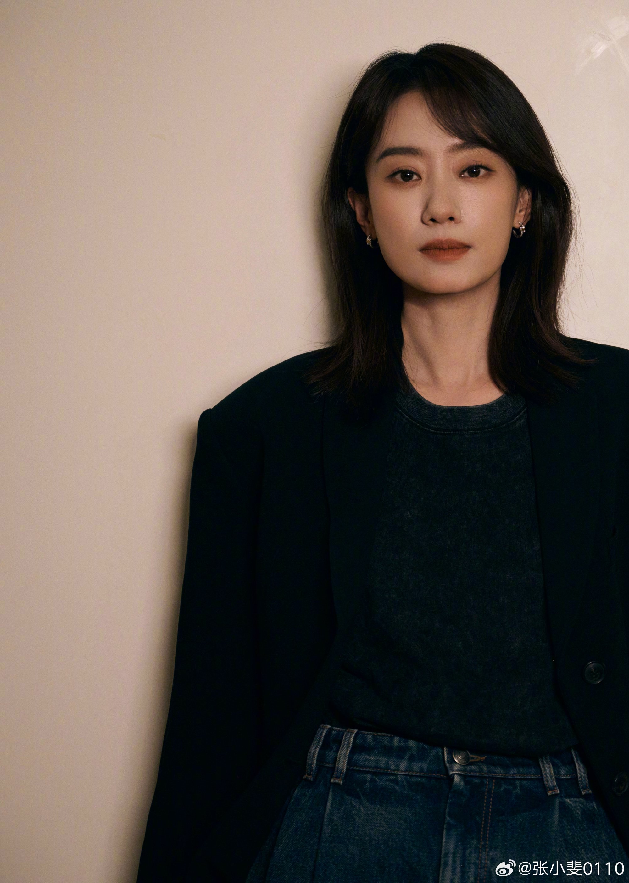 张小斐FIRST上班图一组，穿黑色又美又酷|张小斐|上班|FIRST青年电影展_新浪新闻