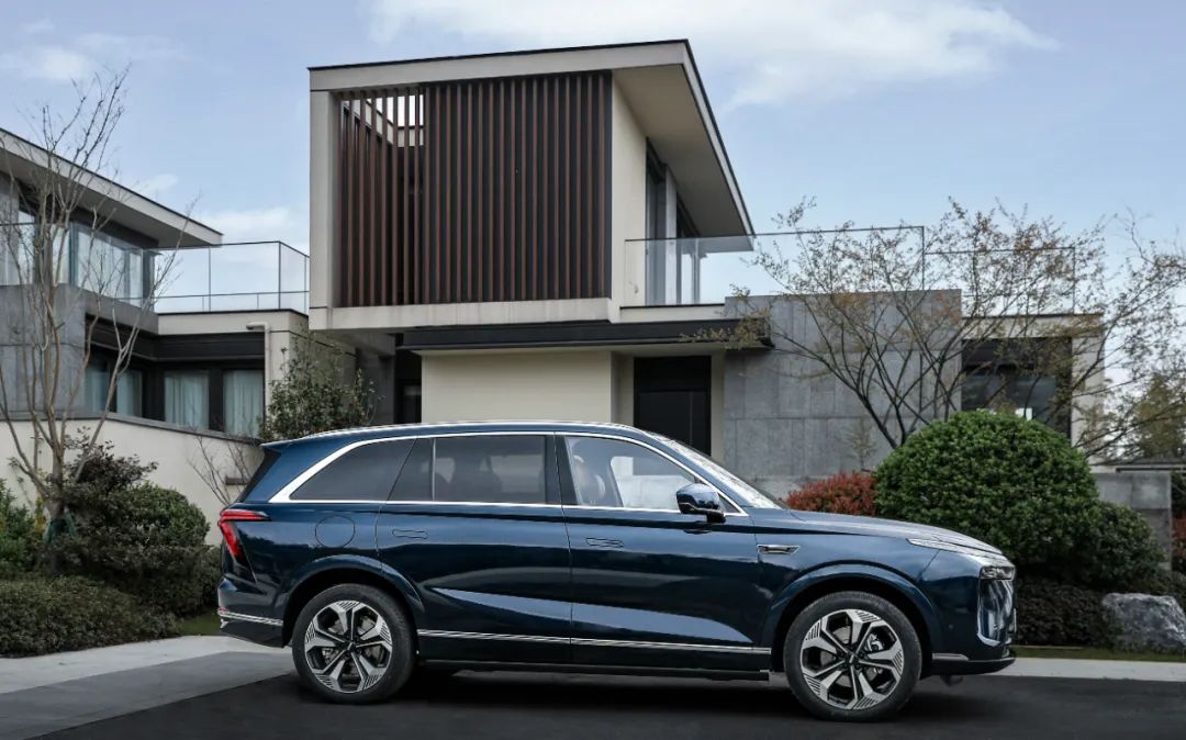 车长5米才配叫大六座！23万起，油耗6.3L，配座椅按摩！