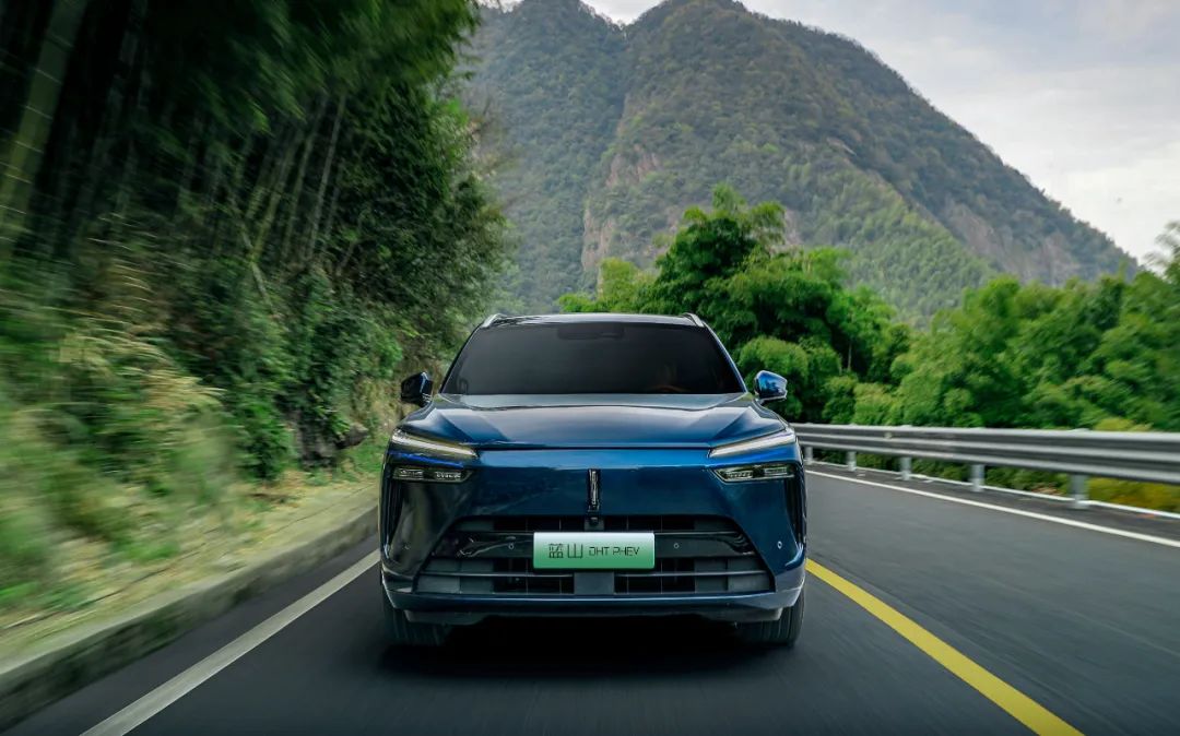 车长5米才配叫大六座！23万起，油耗6.3L，配座椅按摩！