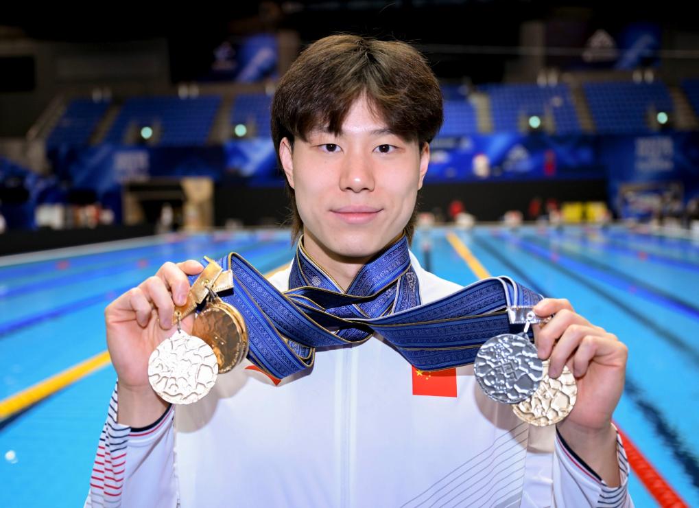 追光|"蛙王"加冕,五金在手 这支中国游泳队太厉害了!|世锦赛_新浪财经