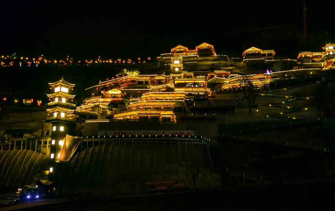 夜景迷人的天生城 万州区委宣传部供图