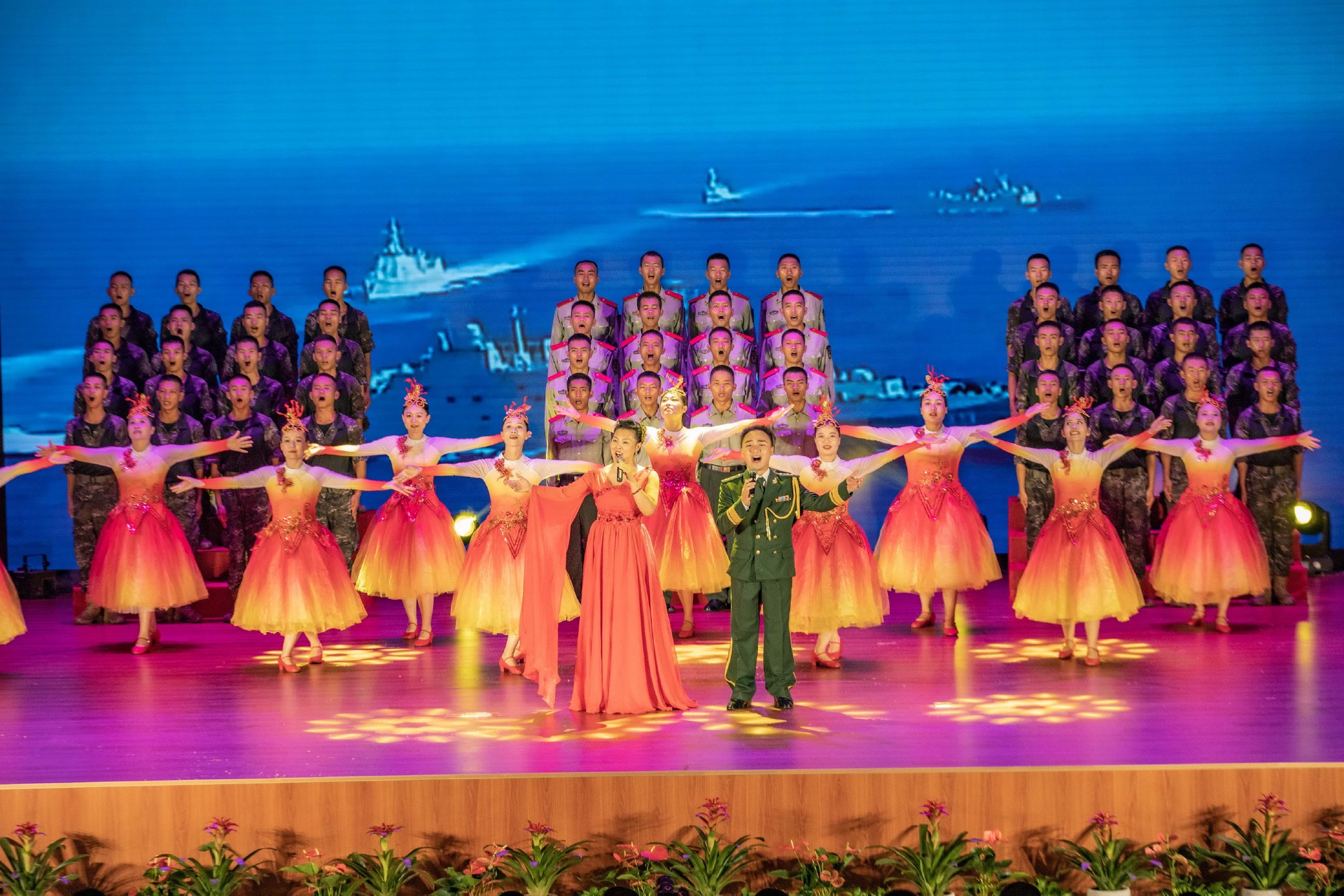 官兵演绎歌伴舞《领航》施晨洲 摄