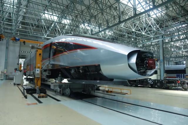 京张高铁动车组列车车头装备.凤凰网吉林 龙晓宁/摄