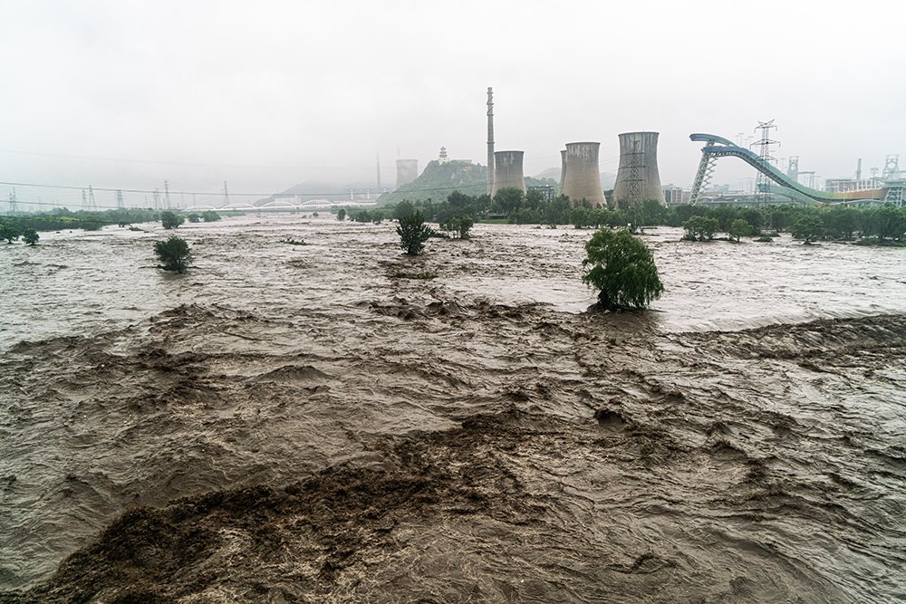【现场】直击北京暴雨:永定河水流湍急,群众紧急转移至安置点_新浪