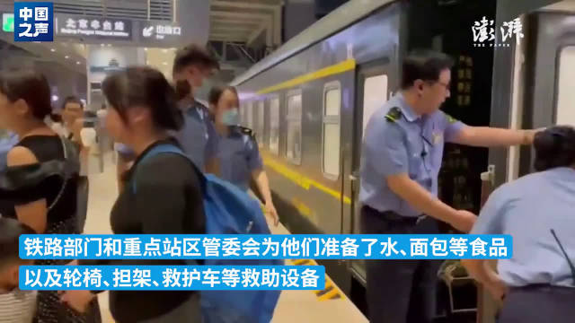 K396第二批近500名滞留旅客抵达丰台站_新浪新闻
