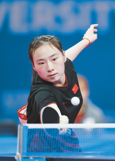 8月1日,中国大学生体育代表团选手王晓彤在乒乓球女子团体决赛中.