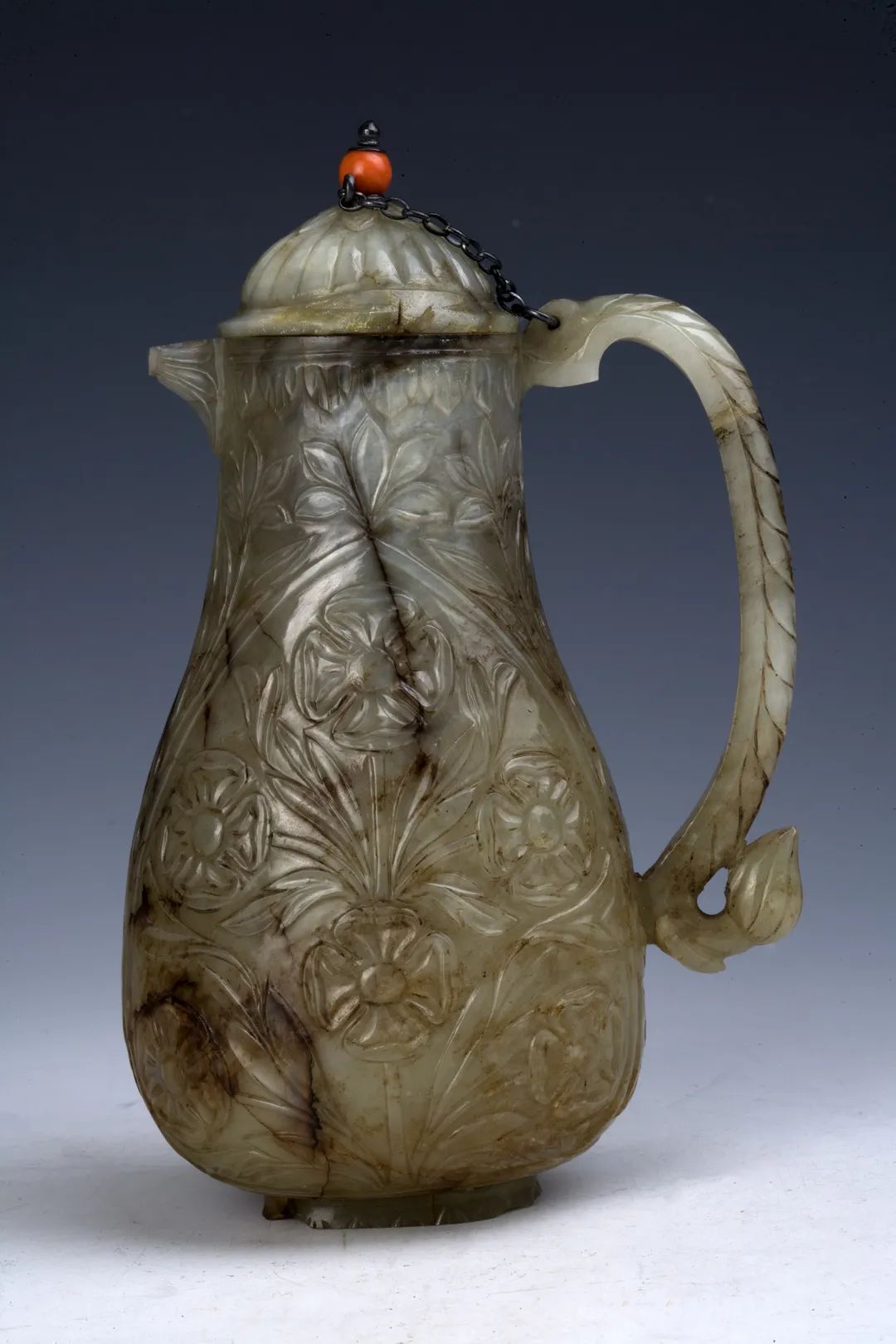 17至18世纪 痕都斯坦青玉蕃莲纹执壶